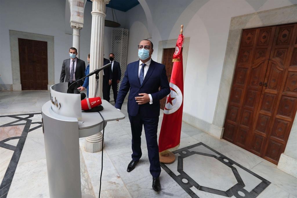 Tra Covid e crisi economica. Il premier tunisino Hichem Mechichi ha incontrato la stampa il 3 novembre e ha spiegato che le politiche per rilanciare l'economia e dare speranza al popolo sono fallite