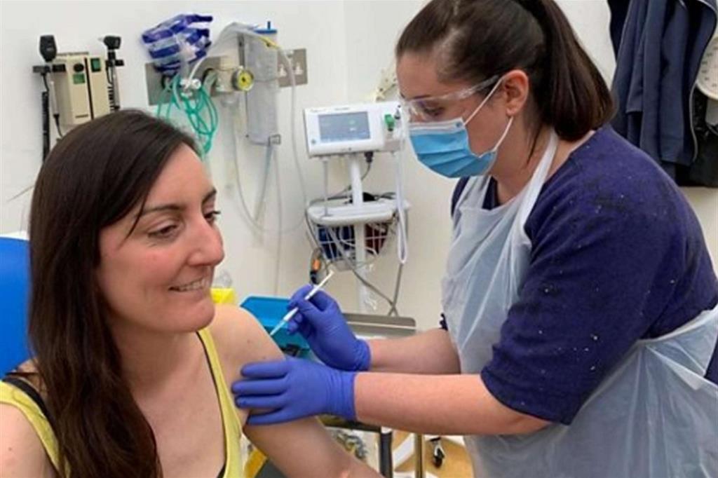 Elisa Granato, ricercatrice italiana, è tra i mille volontari coinvolti nella sperimentazione del prototipo del vaccino sviluppato nei laboratori di Oxford.