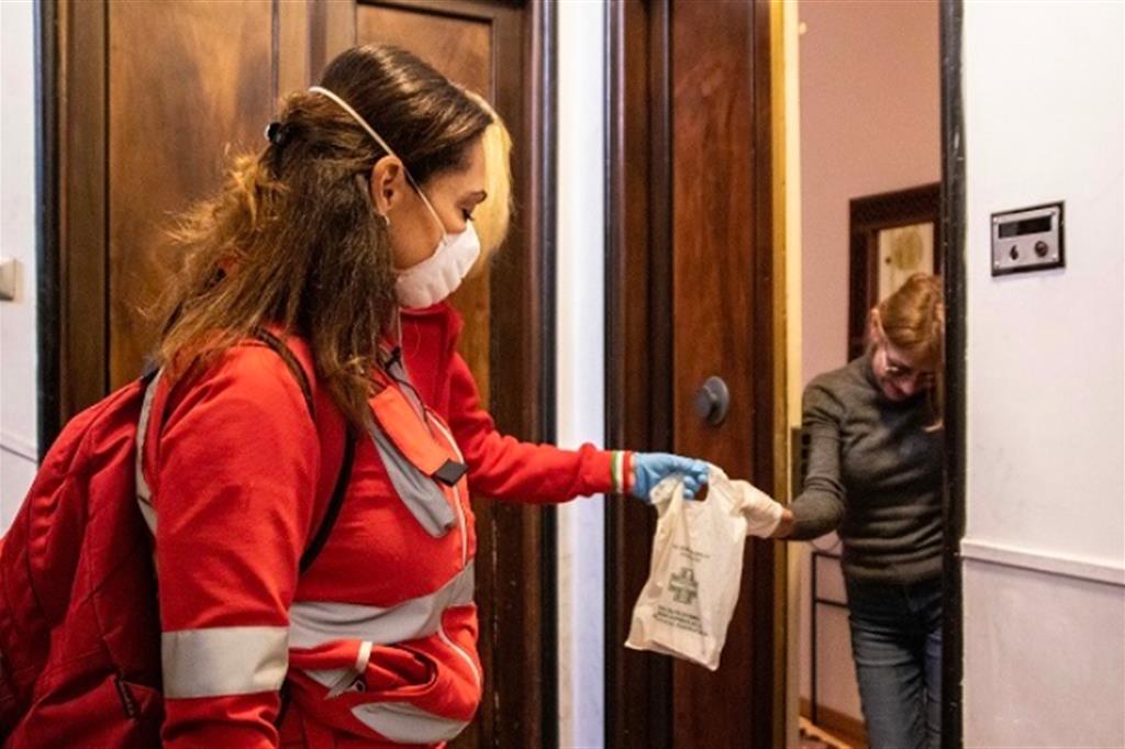 Dall'inizio della pandemia la Croce Rossa italiana ha svolto oltre 80mila servizi domiciliari