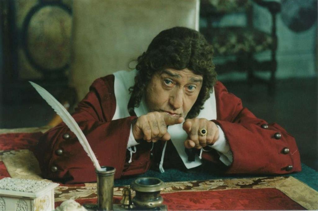 Alberto Sordi nel 1989 in una scena del film “L’Avaro” diretto da Tonino Cervi