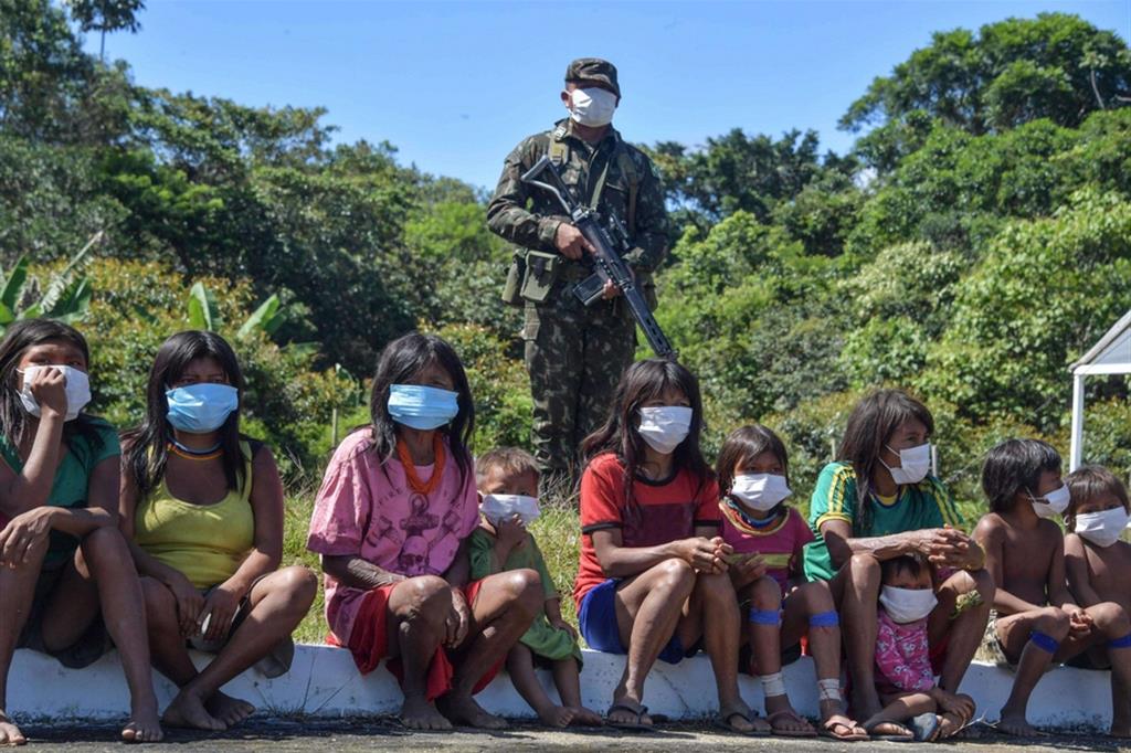 Bambini della comunità brasiliana dei Yanomami