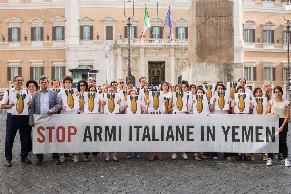9 luglio 2019, manifestazione a Montecitorio contro la vendita di armi italiane alla coalizione saudita. È stata sospesa solo l'esportazione di bombe dello stabilimento sardo della Rwm