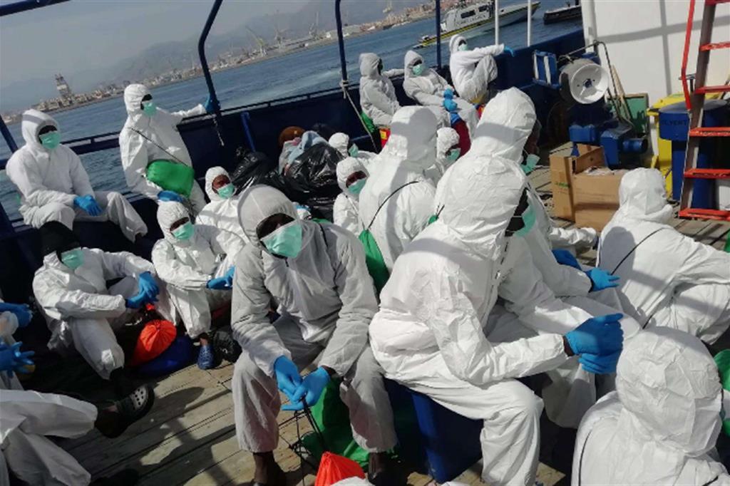 Aree speciali nei porti Migranti, Sicilia divisa