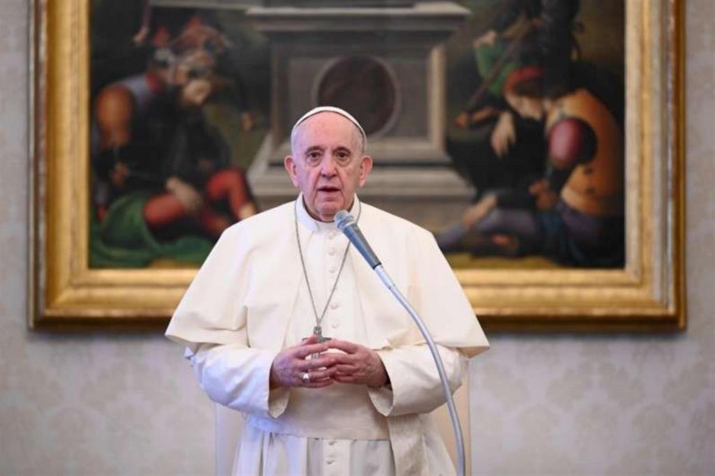 Il Papa: seguiamo le prescrizioni delle autorità e pensiamo ai malati
