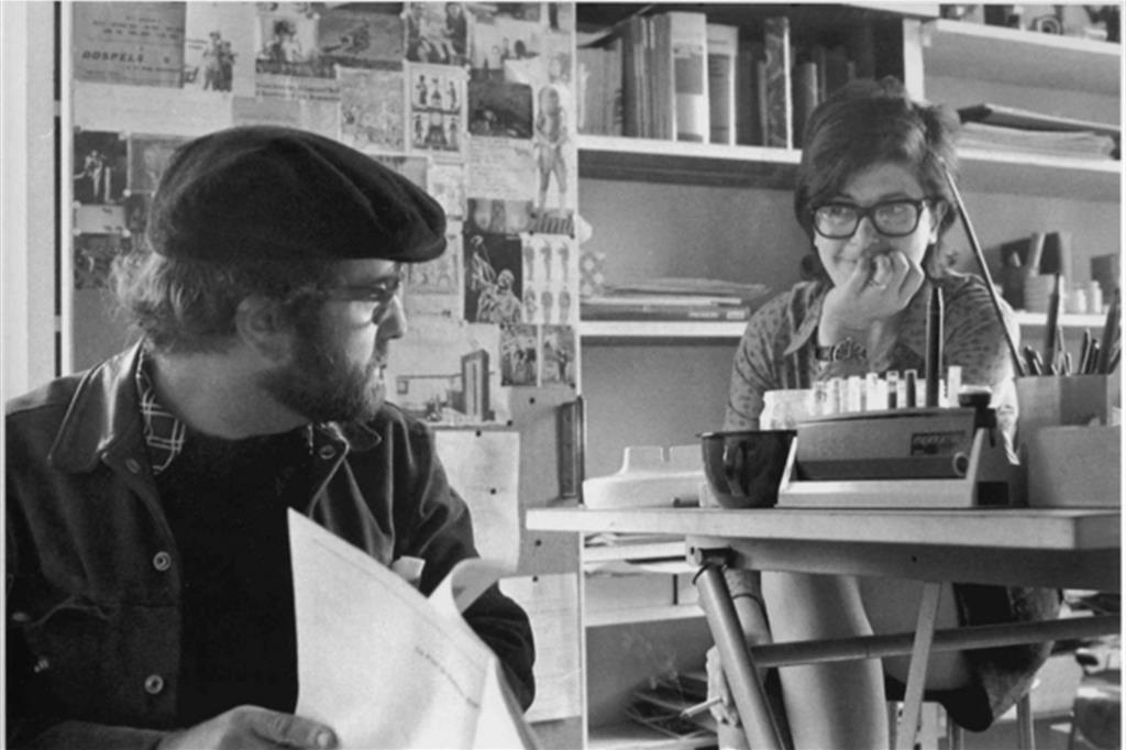 Paola Pallottino e Lucio Dalla al lavoro, Bologna 1971 / Walter Breveglieri