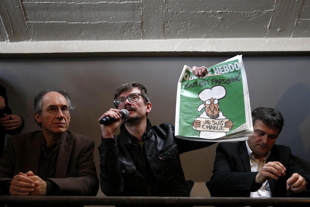 Il primo numero di Charlie Hebdo dopo l'attentato, nel gennaio 2015