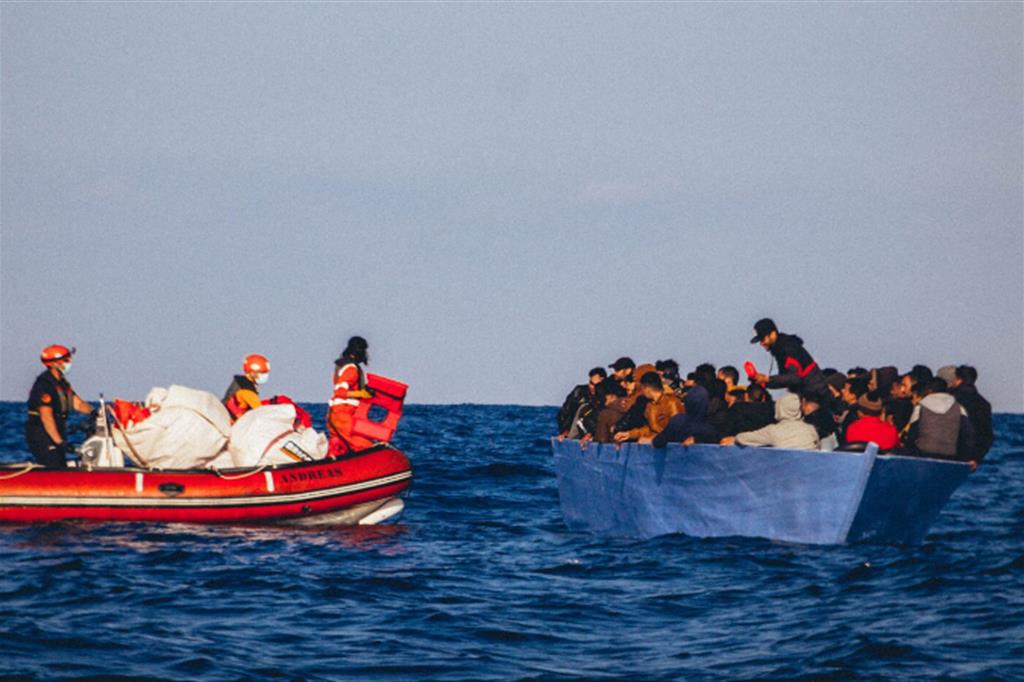 Uno dei soccorsi dalla nave Alan Kurdi