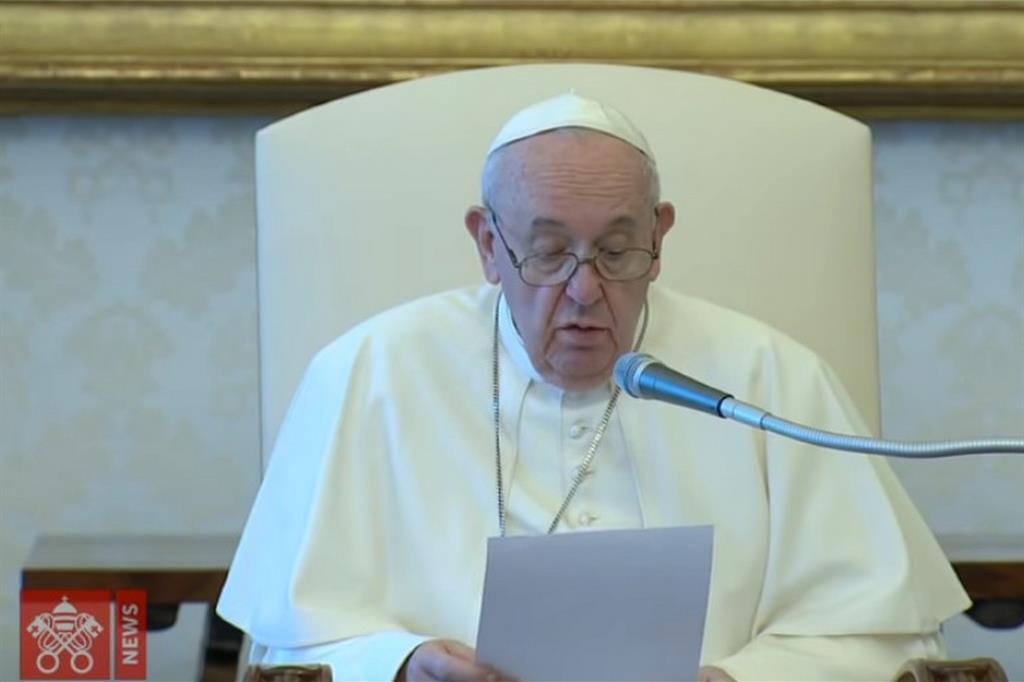 Papa Francesco durante un'udienza nella Biblioteca Apostolica - 