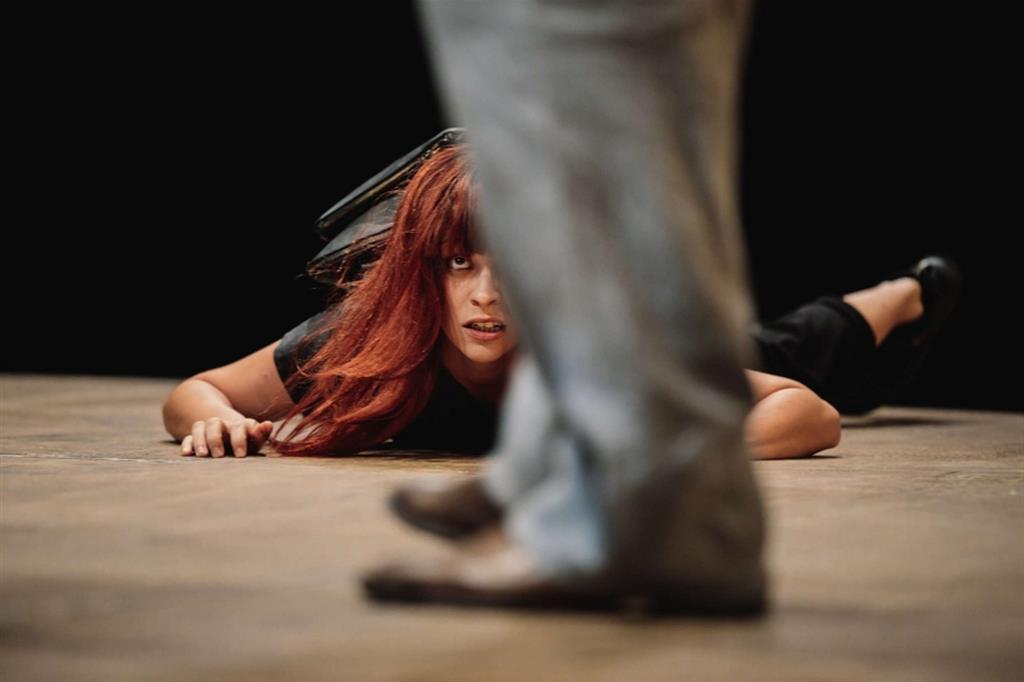L’“Uomo senza meta” di Arne Lygre allestito da Giacomo Bisordi sul palco del Teatro Argentina di Roma