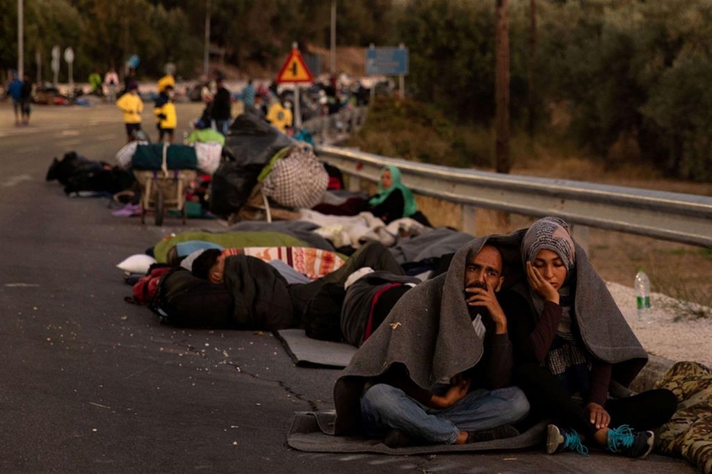 L'Ue invierà navi a Lesbo per aiutare i migranti di Moria