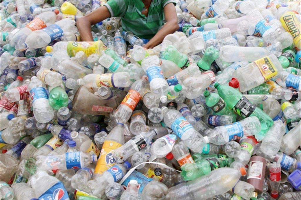 Così la plastica italiana va in discariche illegali nei Paesi poveri
