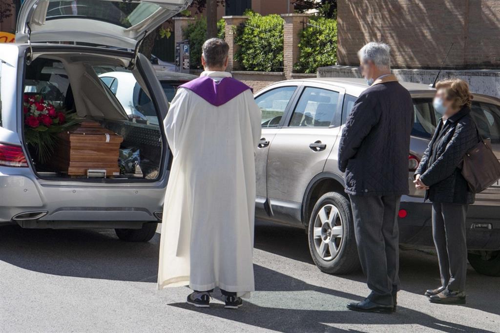 Un funerale a Roma in lockdown