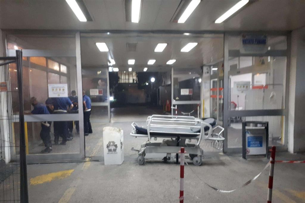 Una veduta esterna del Pronto soccorso dell'ospedale "Cardarelli" di Napoli