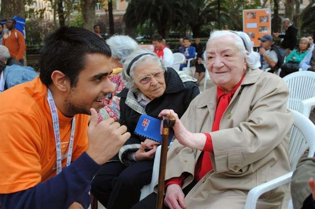 L'amicizia della Comunità di Sant'Egidio con gli anziani è iniziata nel 1972 ed è continuata negli anni allargandosi alle altre categorie socialmente fragili