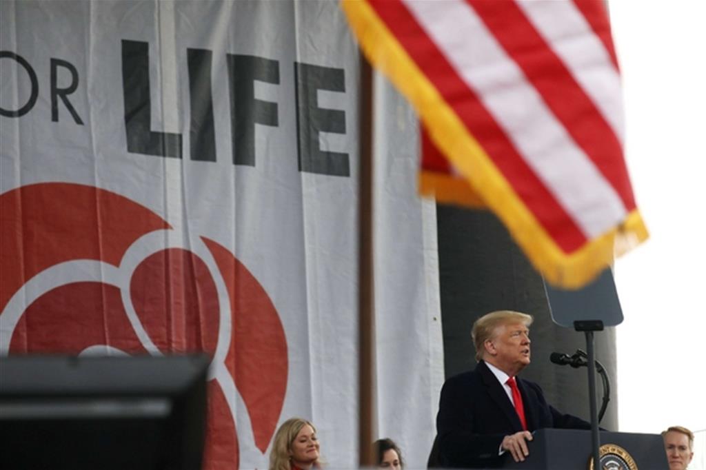 Donald Trump parla ai partecipanti alla Marcia per la vita