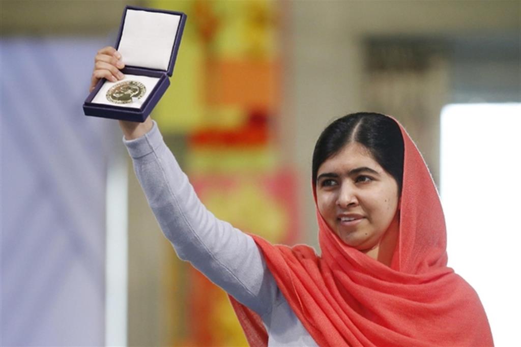 Malala Yousafzai con la medaglia del Nobel per la Pace 2014
