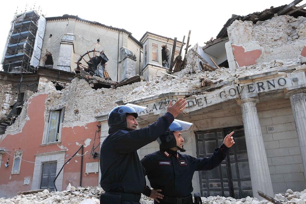 Un'immagine di archivio del 2008 nella città de L'Aquila distrutta dal terremoto