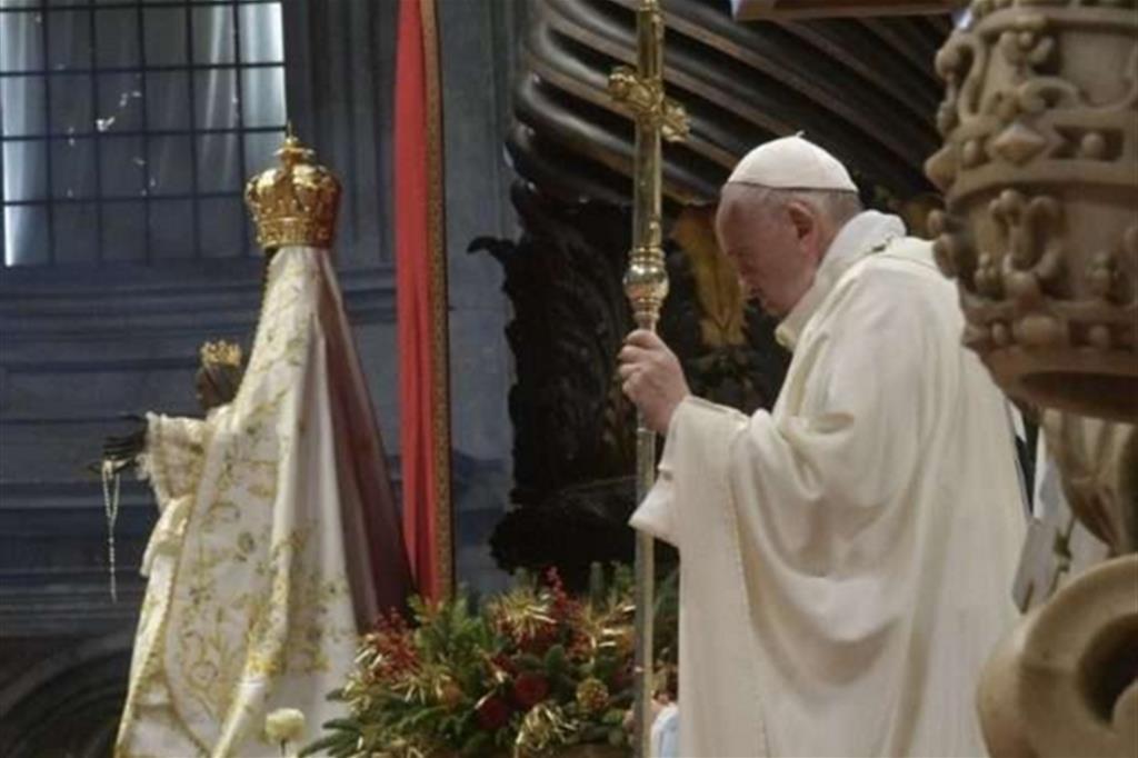 Il Papa: se vogliamo umanità dobbiamo ripartire dalla donna