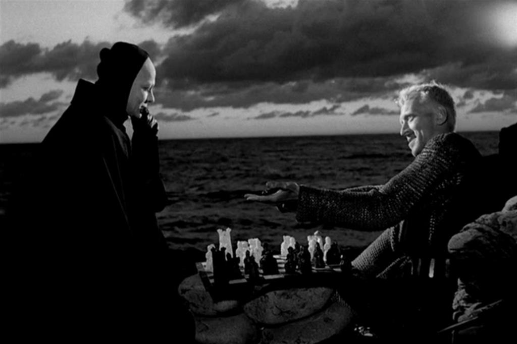 Una celebre scena de "Il settimo sigillo" di Ingmar Bergman. Max von Sydow gioca a scacchi con la Morte