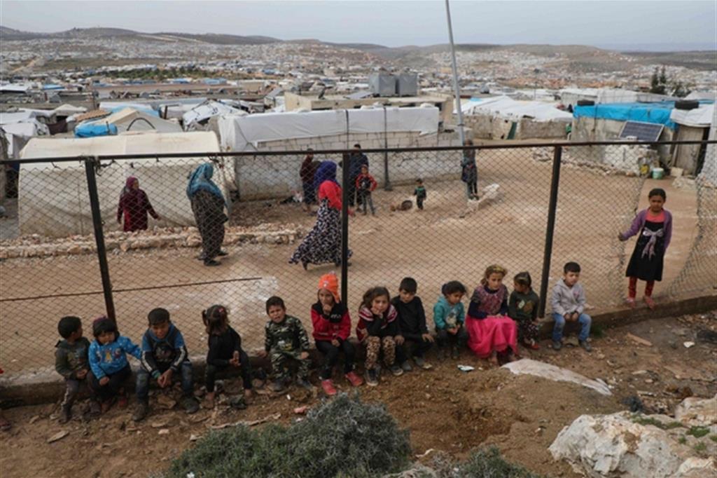 Bambini di Iblid in un campo profughi vicino al confine turco