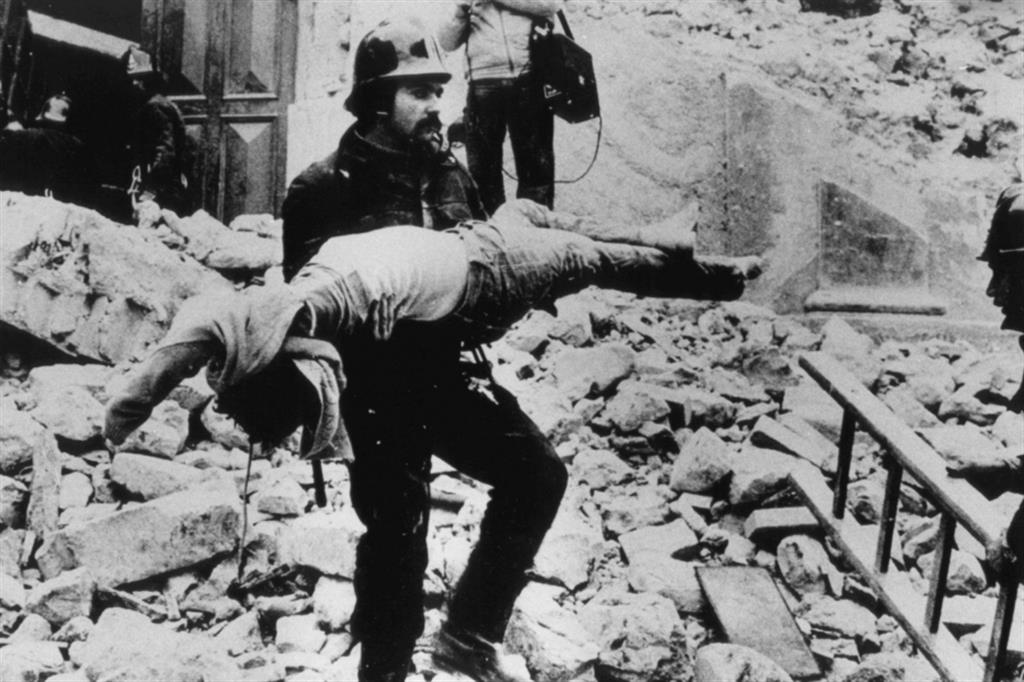 L'immagine simbolo del terremoto che, il 23 novembre 1980, sconvolse l'Irpinia e la Basilicata