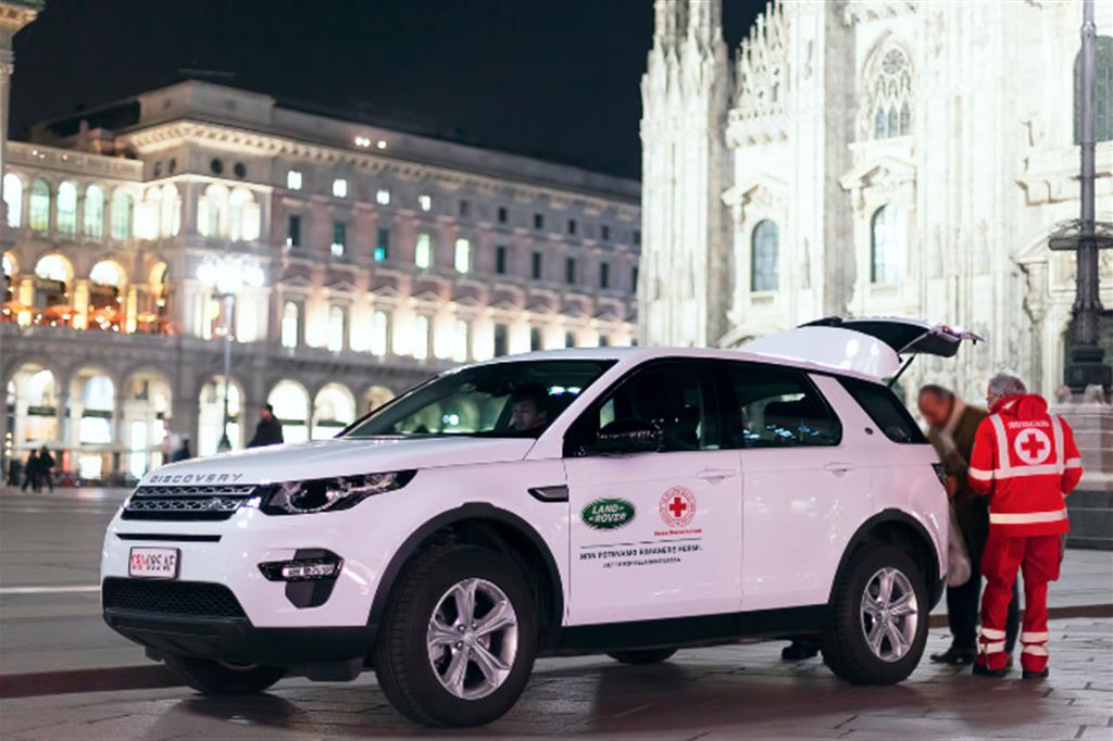 Land Rover mette in moto i droni della Croce Rossa