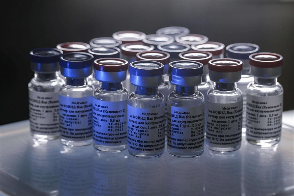 La Ue ha dato il via libera all'acquisto anticipato al vaccino anticovid di Oxford