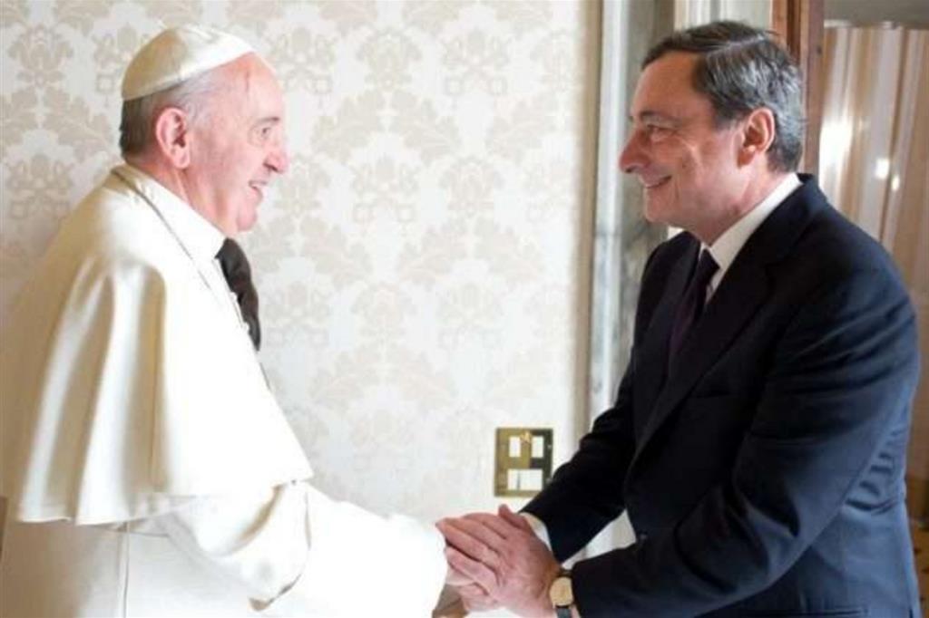 Mario Draghi in udienza dal Papa il 19 ottobre 2013