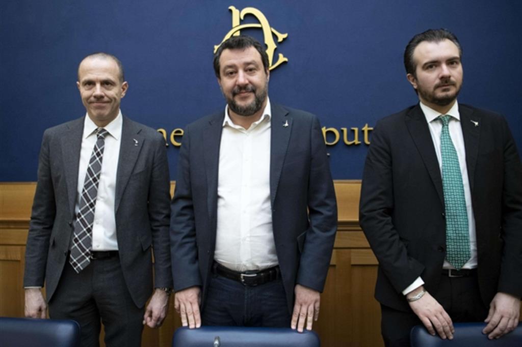 Salvini di nuovo all'attacco: via Conte, pronti a governo di unità per 8 mesi