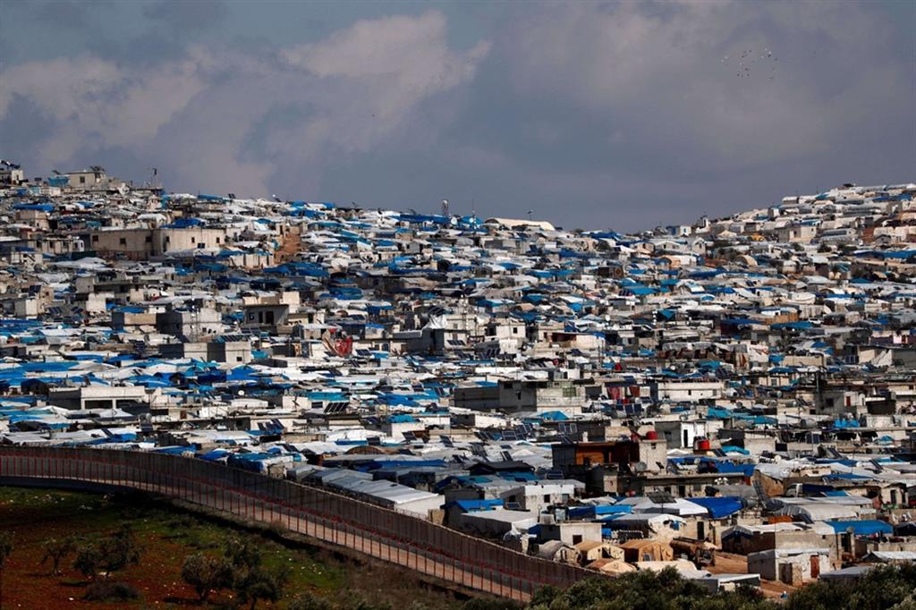 Il gigantesco campo profughi di Atma, nel governatorato di Idlib, al confine turco
