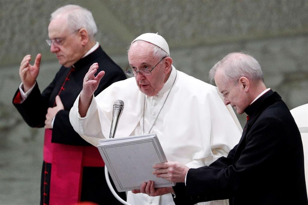 Il Papa: «Le porte delle chiese non sono barriere»