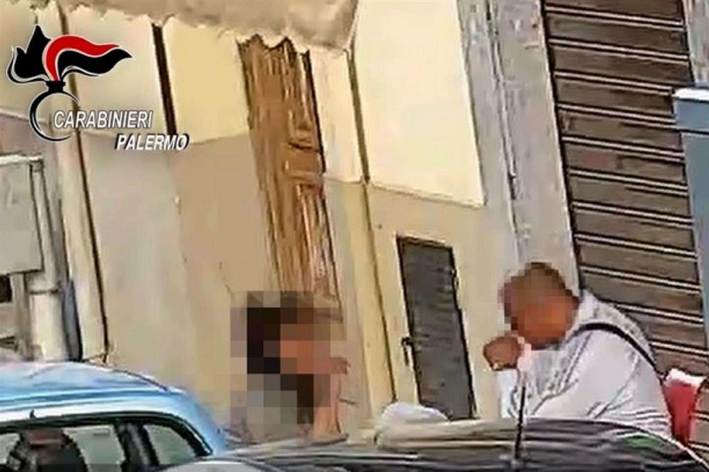Un'immagine da una ripresa effettuata dai carabinieri durante l'indagine di Palermo