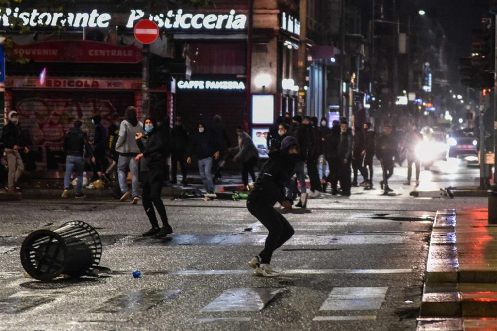 Scontri tra dimostranti e polizia nei giorni scorsi a Milano