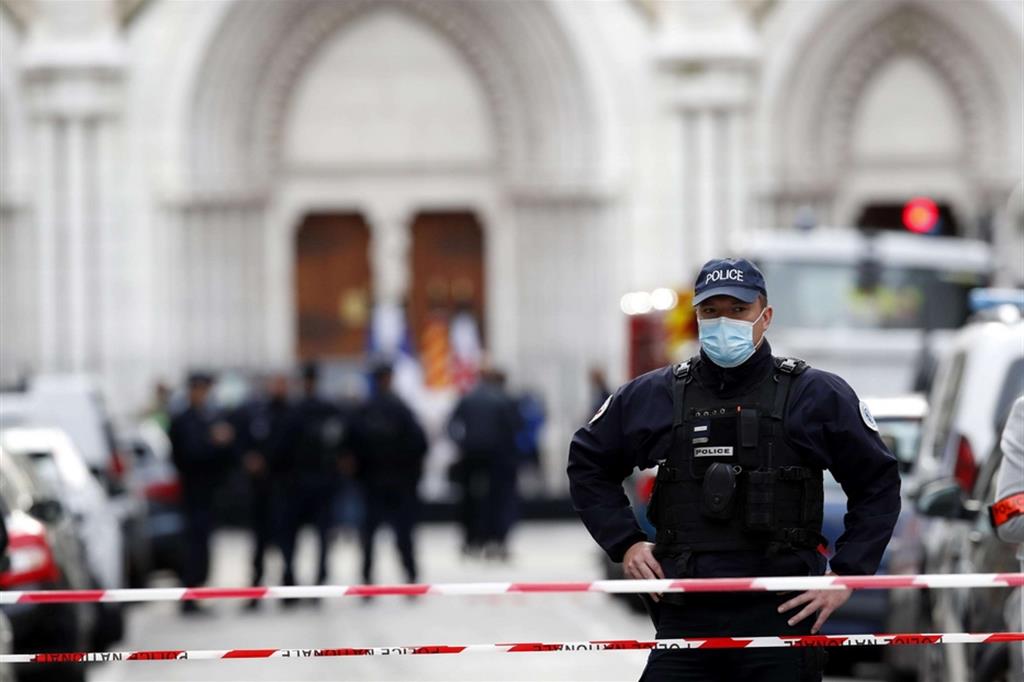 La cattedrale di Nizza dopo l'attacco terroristico