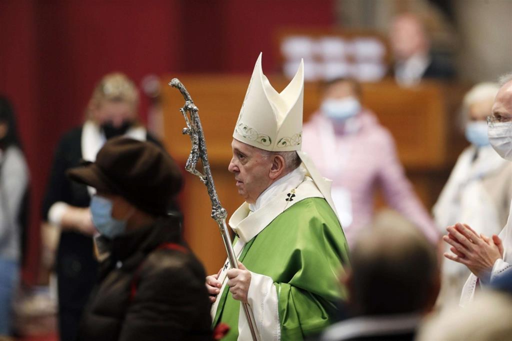 Il Papa: i poveri sono al centro del Vangelo, serve il coraggio dell'amore