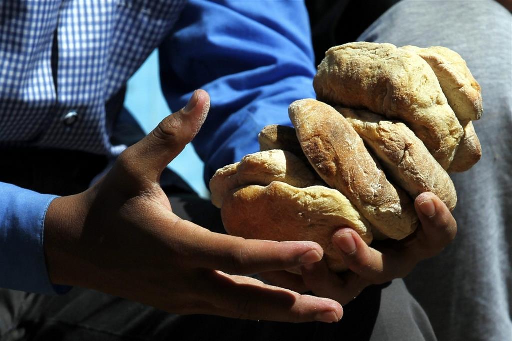 A Coventry una panetteria offre lavoro a migranti sostenendo anche una banca del cibo