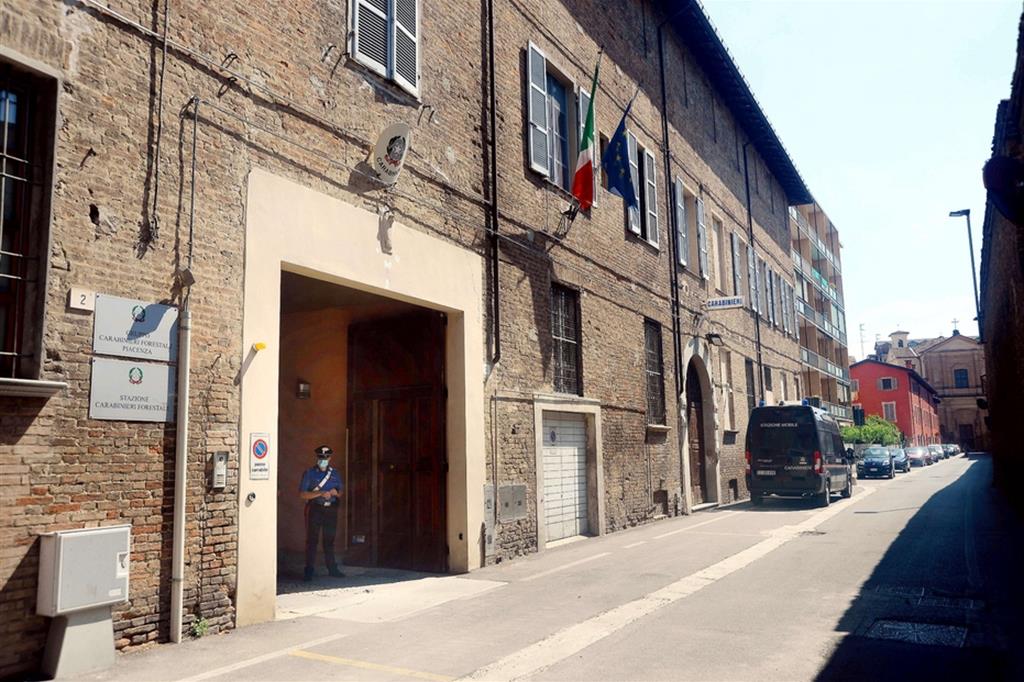 L’ingresso della caserma Levante di Piacenza finita sotto sequestro per gli orrori commessi da alcuni carabinieri