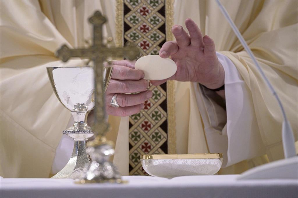Le Messe del Papa e dei vescovi in diretta tv e social domenica 17 maggio