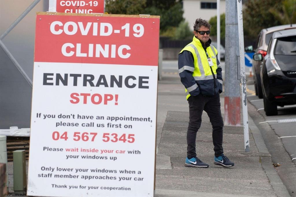 Un cartello davanti a un ospedale Covid-19 a Wellington, in Nuova Zelanda