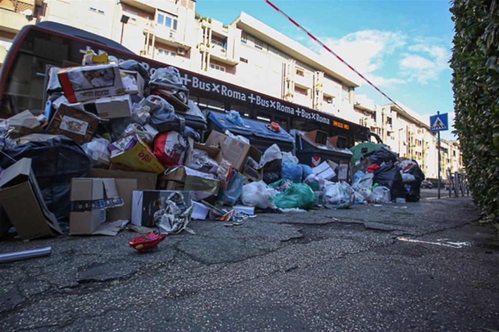La drammatica situazione dei rifiuti a Roma