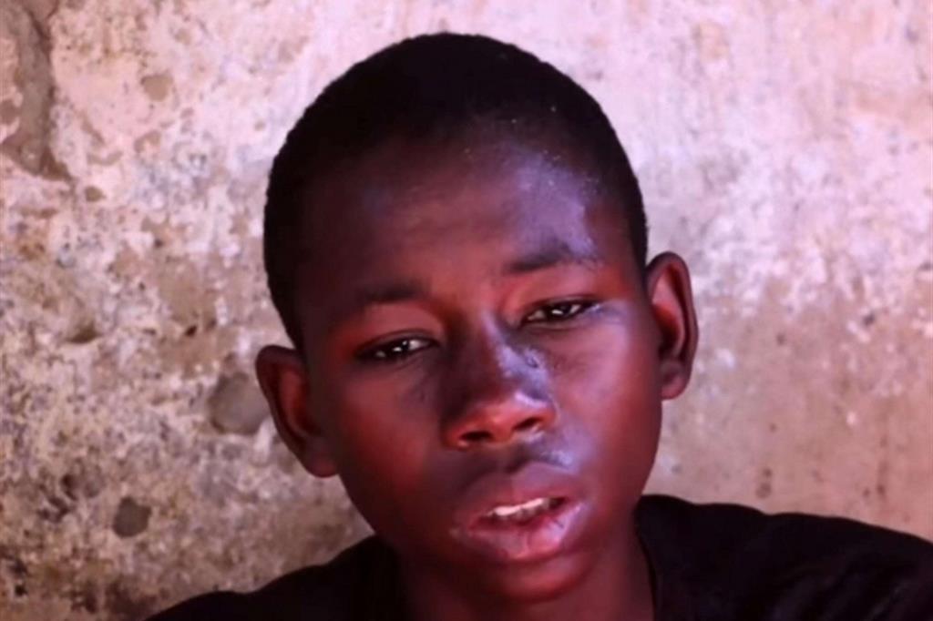 Un fermo immagine tratto dal TG3 del video diffuso da Boko Haram, che mostra gli studenti rapiti la scorsa settimana nella città nigeriana di Kankara, a nord-ovest del Paese