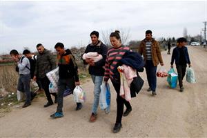 Il Papa: «Non dimenticare quei profughi sul confine»