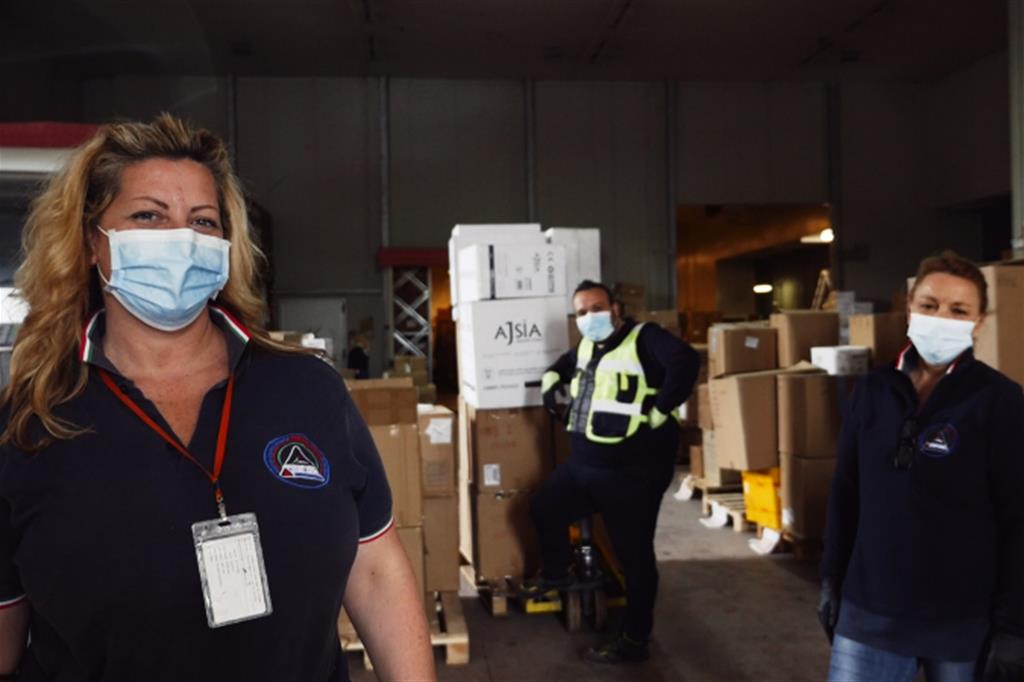 Volontari della Protezione civile del Lazio al Magazzino Covid-19 di smistamento di Dpi in tutta la Regione 
