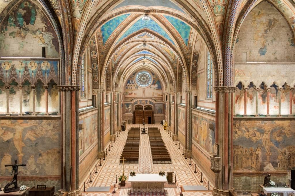 L'interno della chiesa di San Francesco ad Assisi