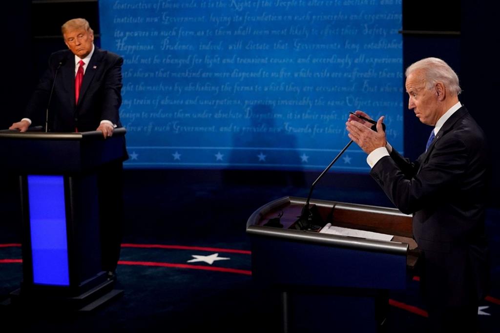 Donald Trump, a sinistra, e Joe Biden a confronto