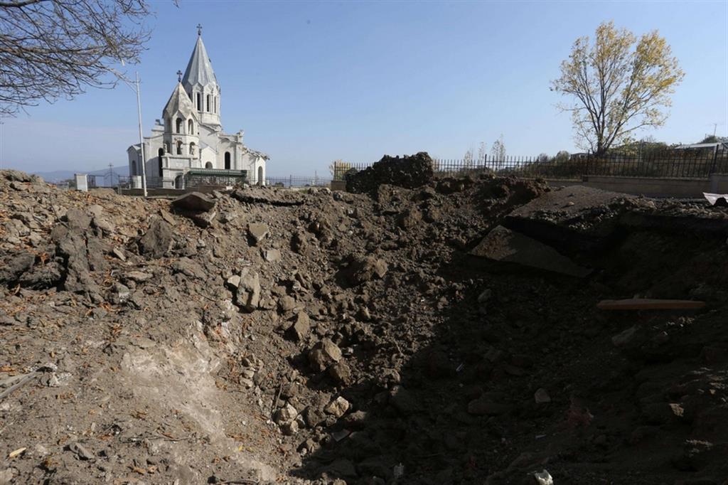 La guerra sta distruggendo anche il Nagorno-Karabakh, nell'indifferenza generale