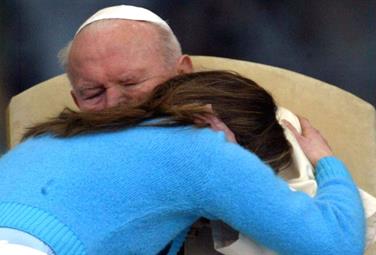 San Giovanni Paolo II? Non un rigorista morale ma il Papa della misericordia