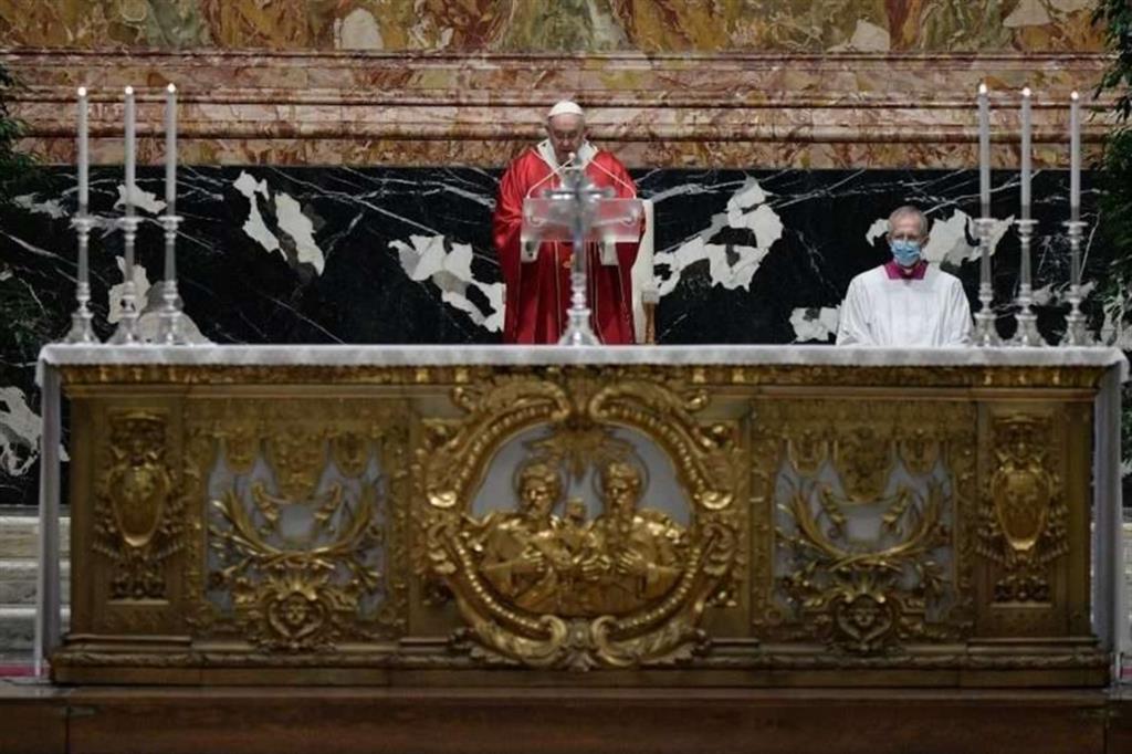 Il Papa in piazza San Pietro alla Messa per i cardinali e vescovi defunti