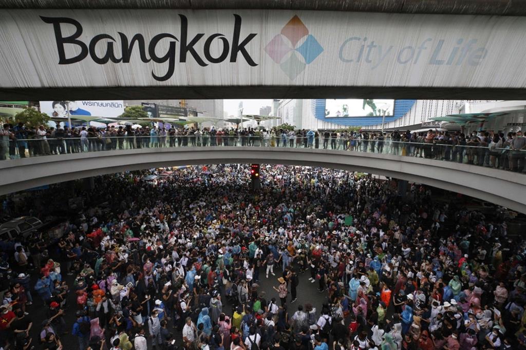 Thailandia: ricomincia la protesta, migliaia in piazza a Bangkok