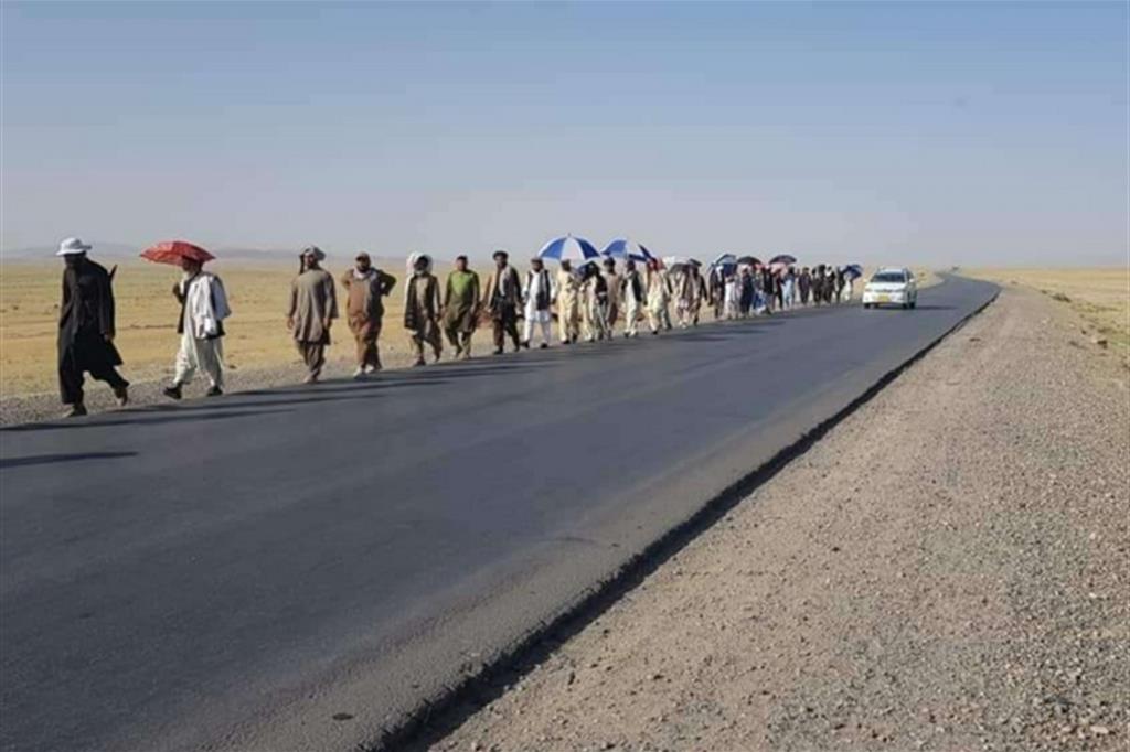 In 38 giorni i pacifisti percorsero, tra maggio e giugno 2018, i 700 chilometri che separano la città di Helmand da Kabul. Ora si sono rimessi in marcia